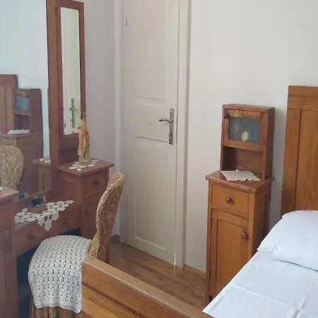 Apartman Lukrecija Apartment *
