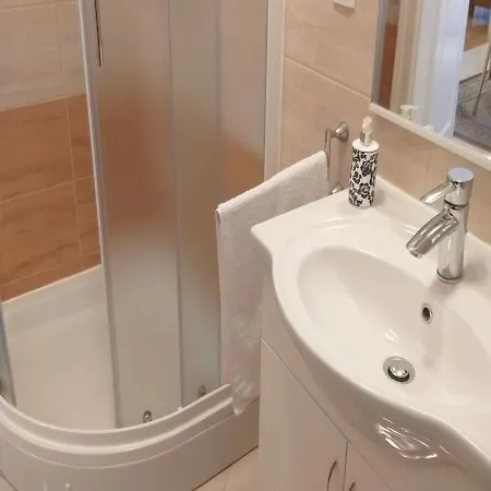 Daire Apartman Lukrecija